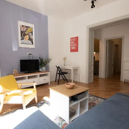 Artika - Chic & Sunlit In Downtown * בלגרד