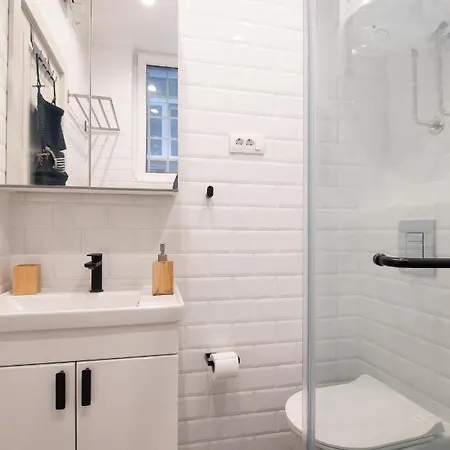 דירה Artika - Chic & Sunlit In Downtown *