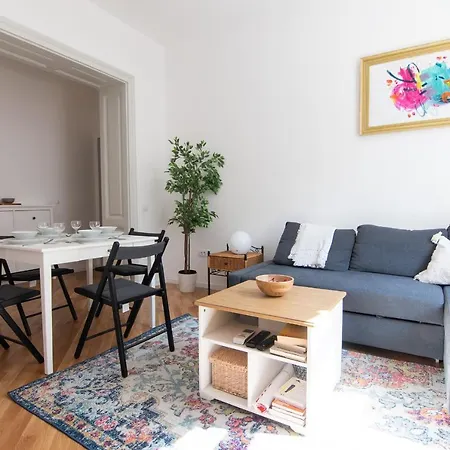 Artika - Chic & Sunlit In Downtown בלגרד