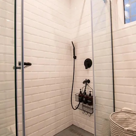 Artika - Chic & Sunlit In Downtown *