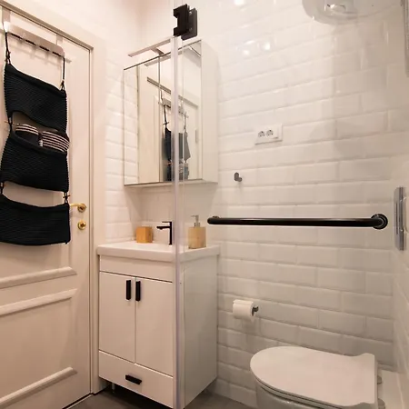 Artika - Chic & Sunlit In Downtown * בלגרד