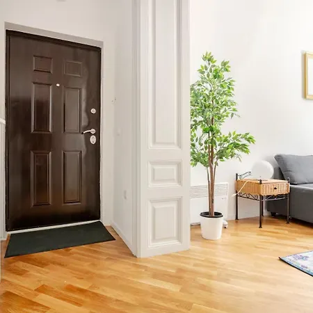 Artika - Chic & Sunlit In Downtown * بلغراد