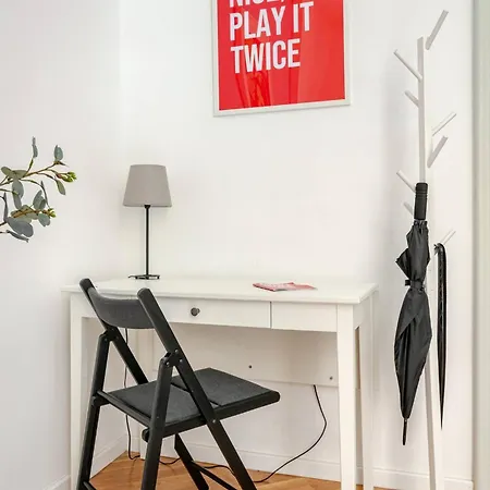 Artika - Chic & Sunlit In Downtown דירה *